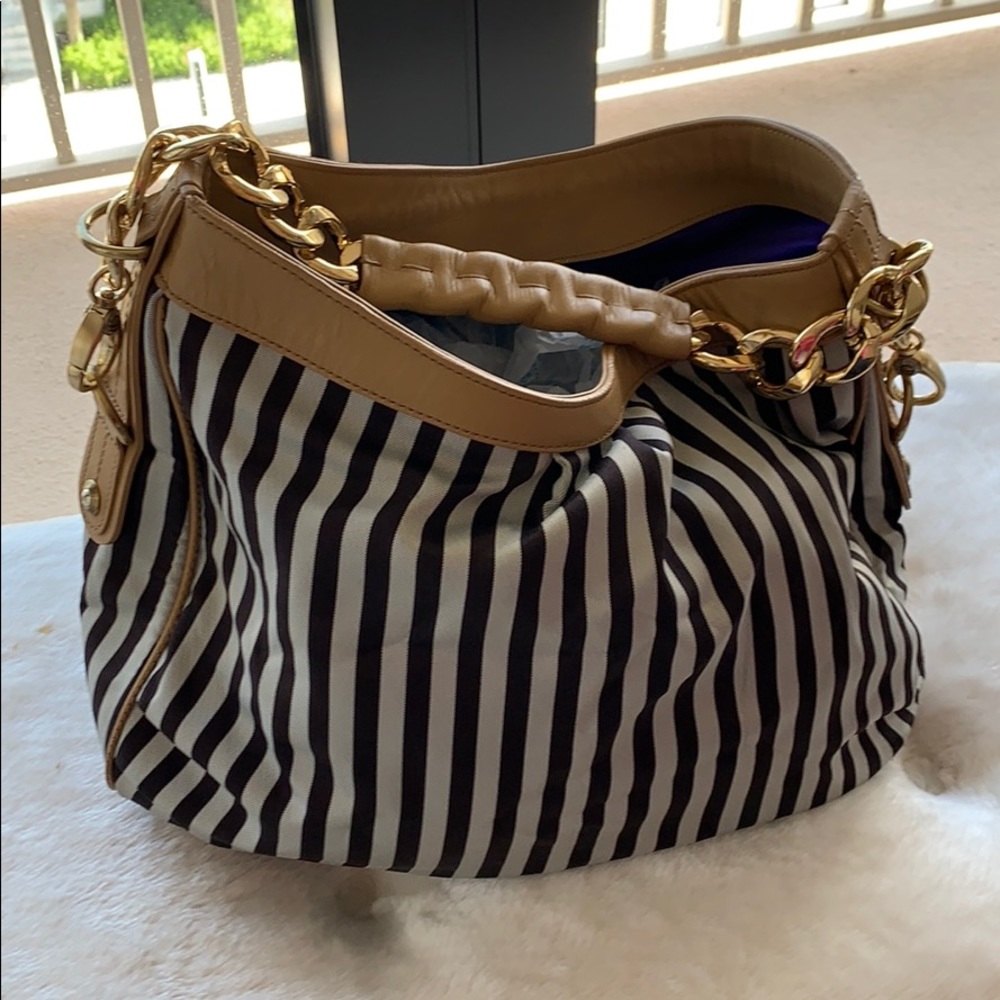 Designer Hendi Bendel  fashion piece